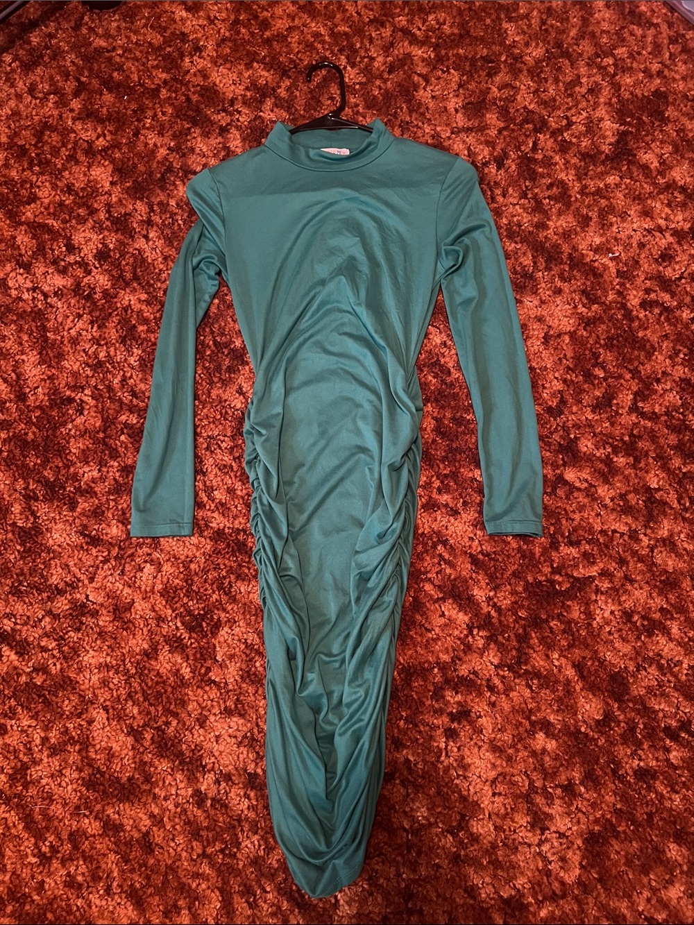 Long Sleeve Green Ruched Bodycon Dress